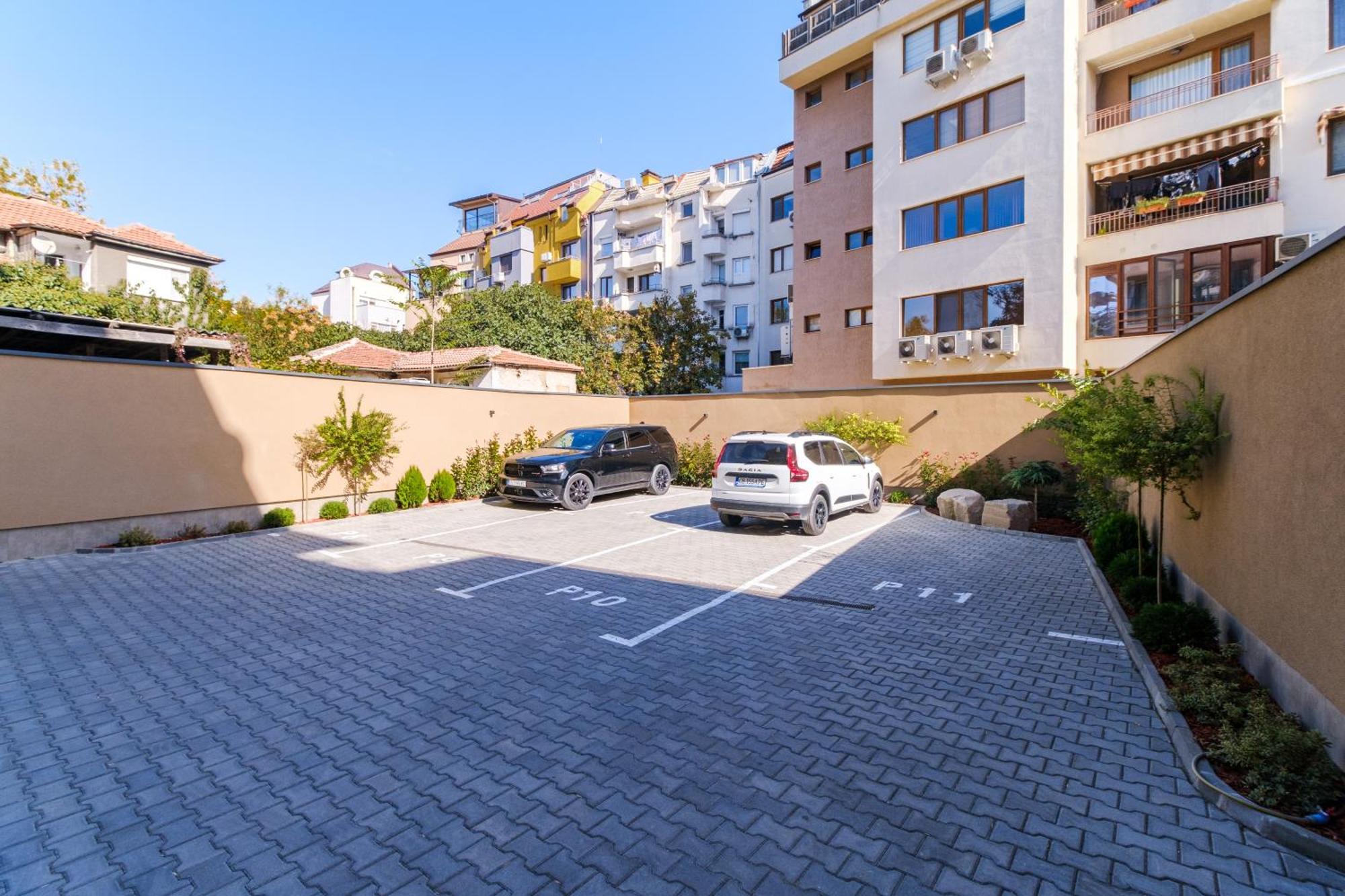 Ldv 13 Apartments Free Private Parking Plovdiv Exterior photo